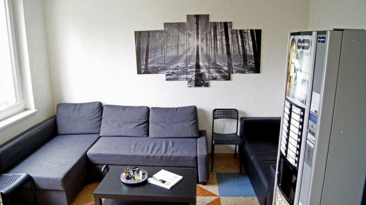 プラハ Km House Cerny Mostホステル エクステリア 写真