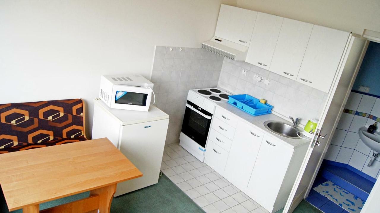 プラハ Km House Cerny Mostホステル エクステリア 写真