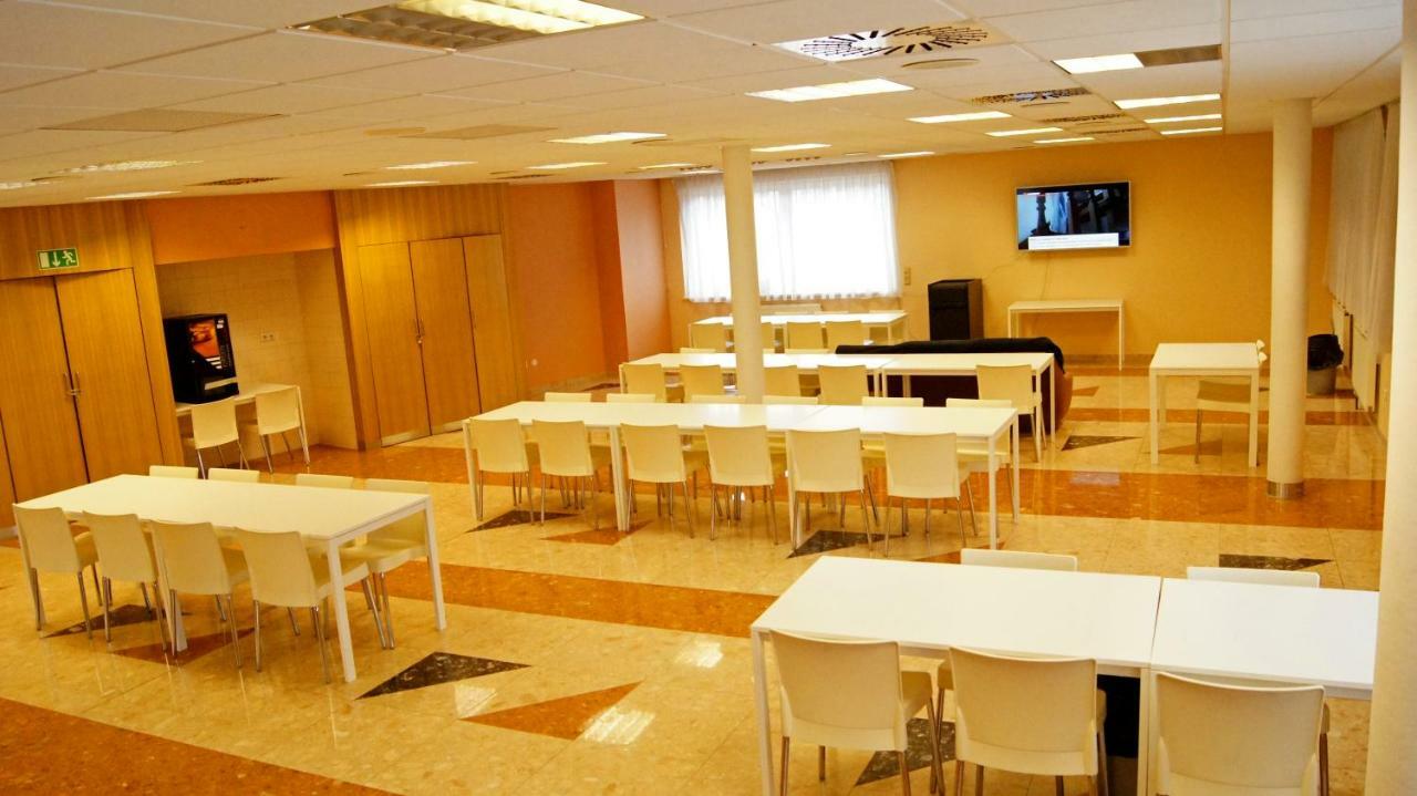 プラハ Km House Cerny Mostホステル エクステリア 写真