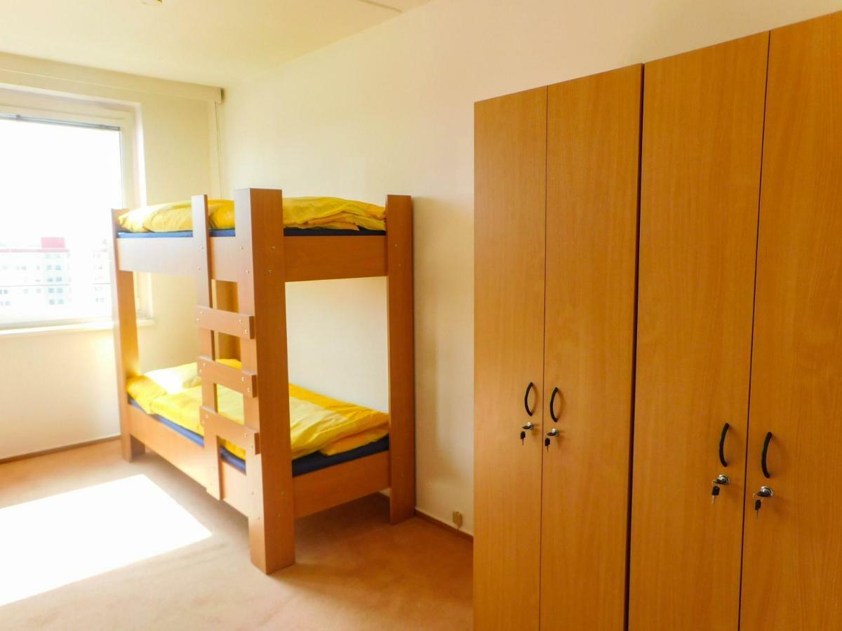 プラハ Km House Cerny Mostホステル エクステリア 写真