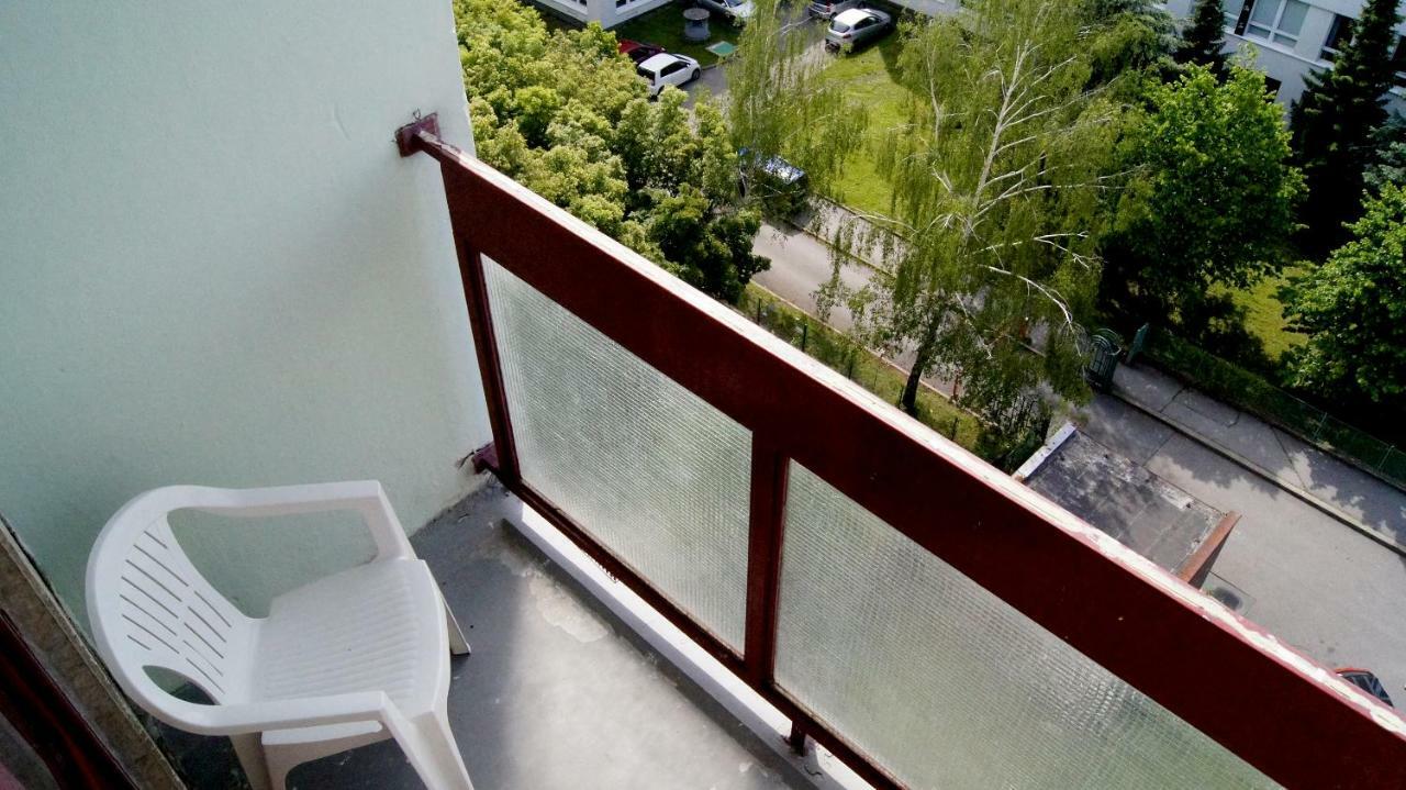 プラハ Km House Cerny Mostホステル エクステリア 写真