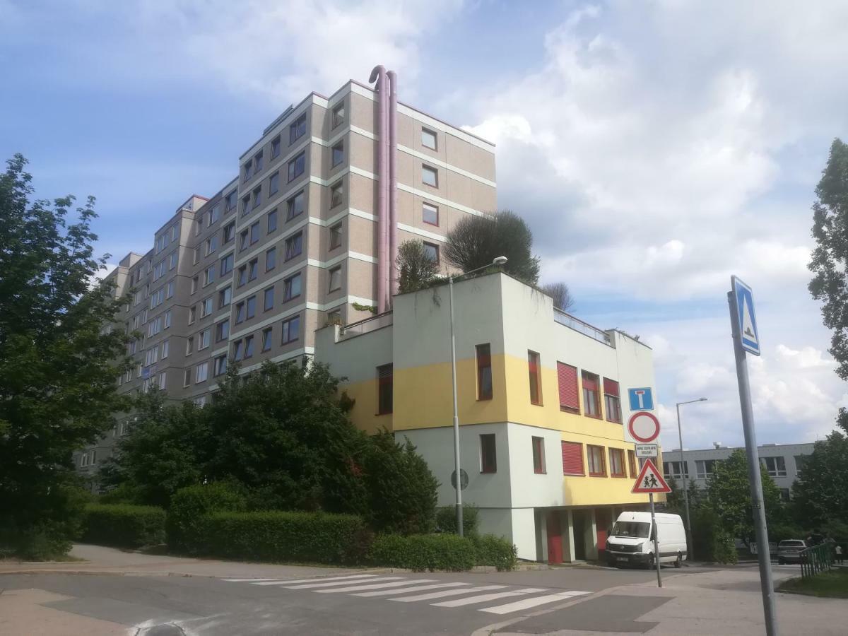 プラハ Km House Cerny Mostホステル エクステリア 写真