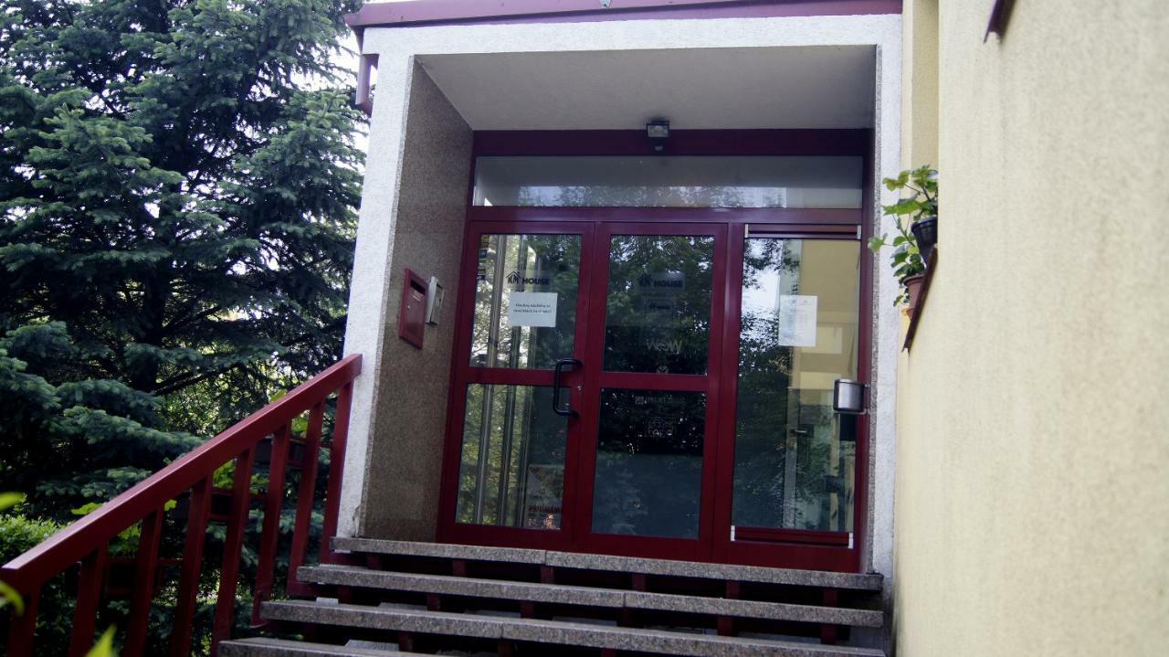 プラハ Km House Cerny Mostホステル エクステリア 写真