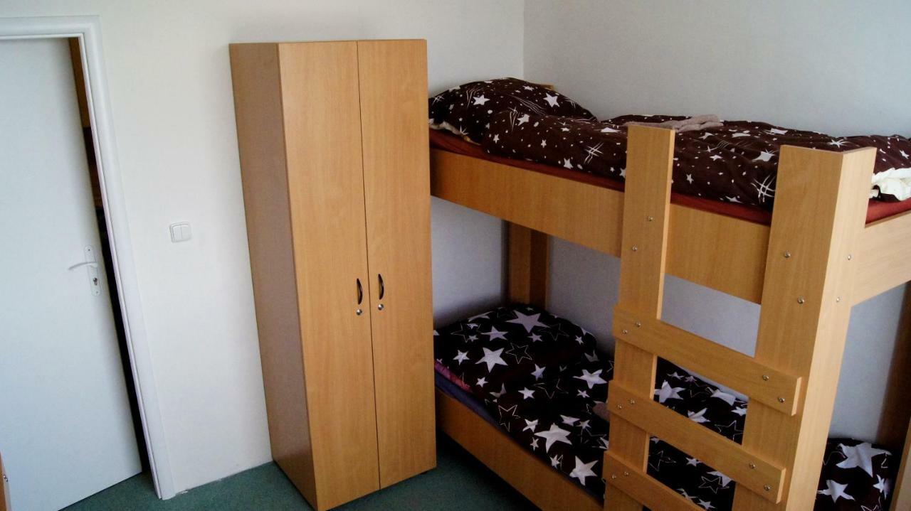プラハ Km House Cerny Mostホステル エクステリア 写真
