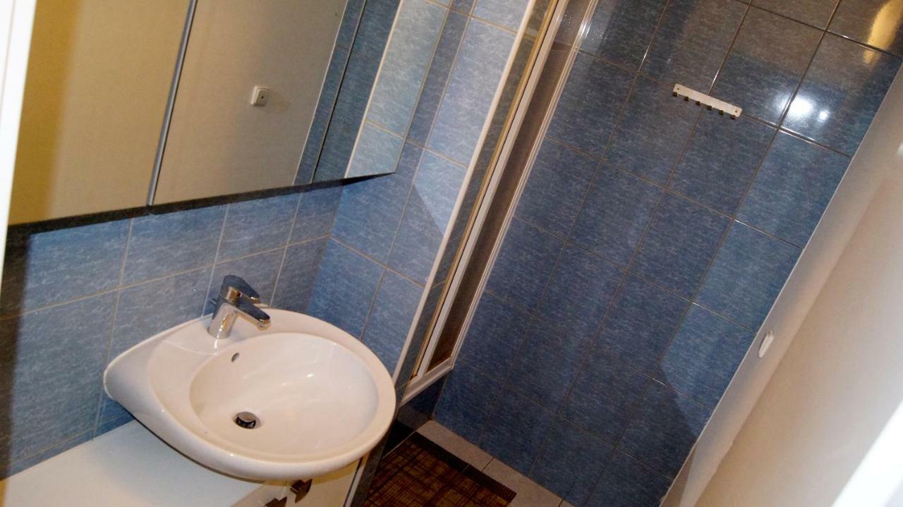 プラハ Km House Cerny Mostホステル エクステリア 写真