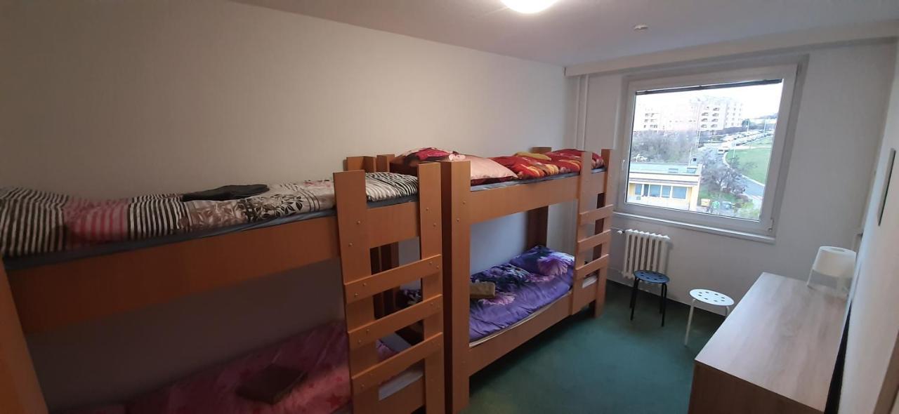 プラハ Km House Cerny Mostホステル エクステリア 写真